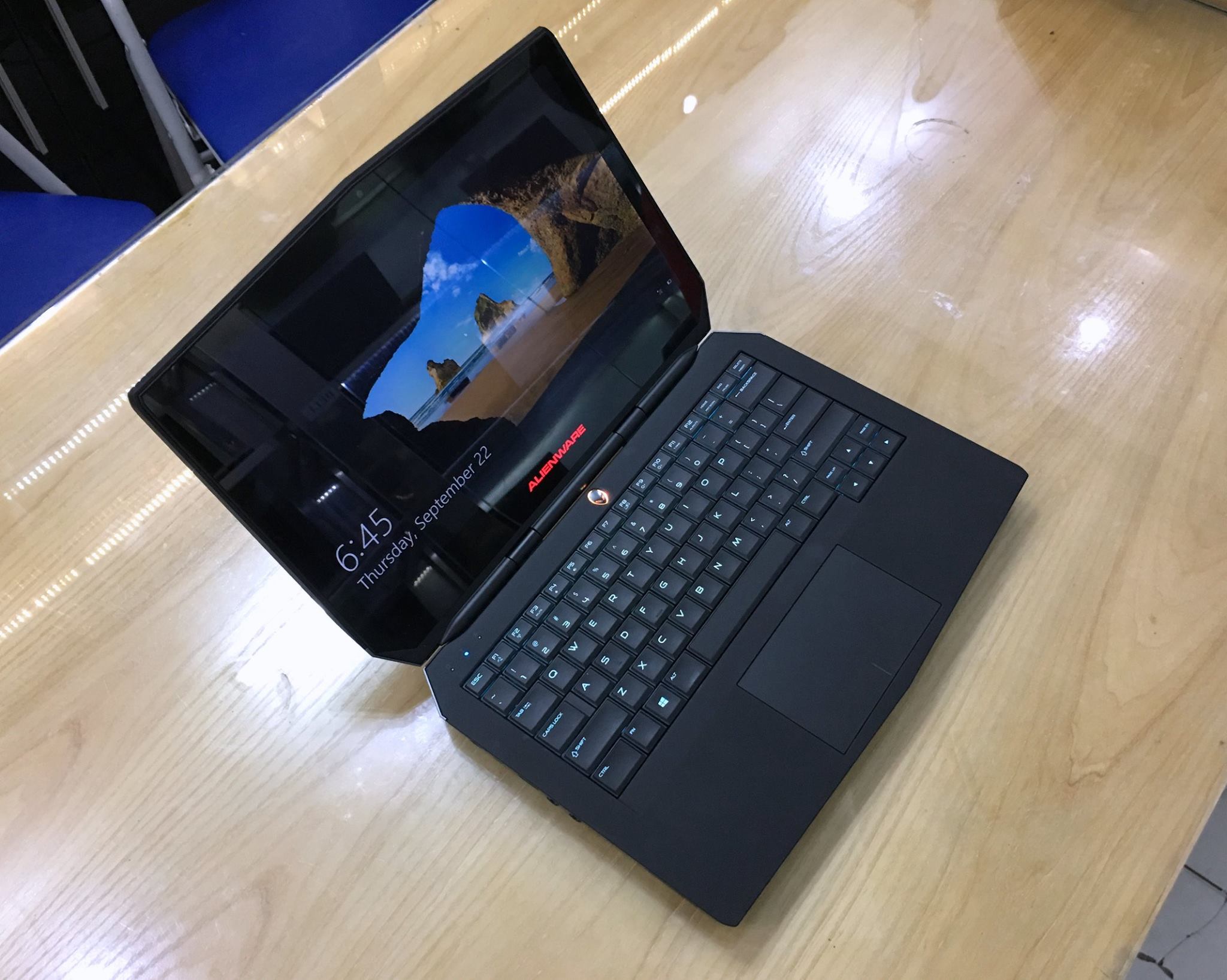 Laptop Gaming Alienware 13 R2-8.jpg